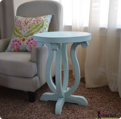 Accent Table with Curved Legs
