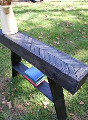Stunning Entry Table Made From A Simple Pallet