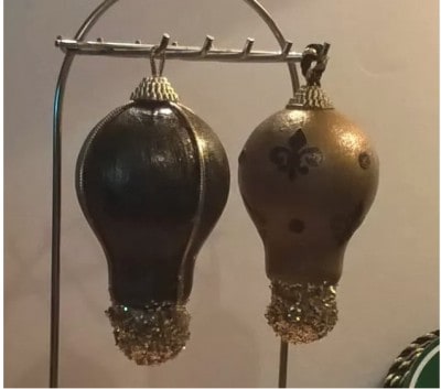 It’s A Festive and Fun Lightbulb Craft