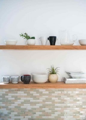 HOW-TO-HANG-OPEN-KITCHEN-SHELVES