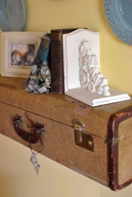Suitecase-wall-shelf