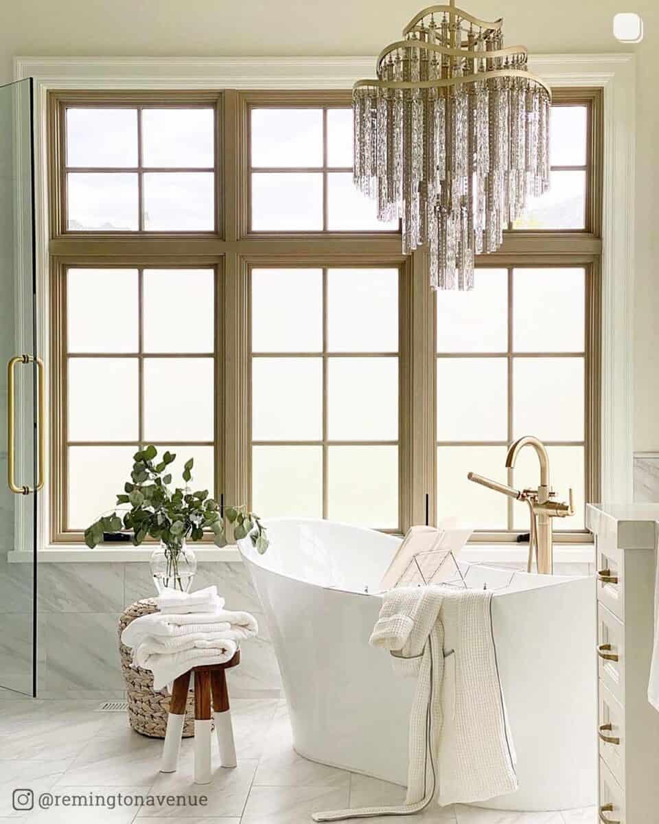 33 Bathroom Chandeliers to Start Dreaming About Now - KnockOffDecor