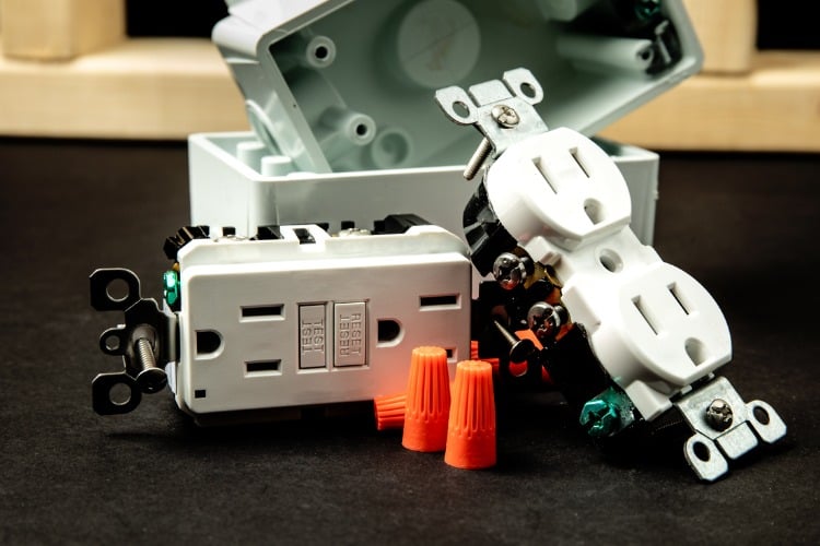 How to Wire an Outlet from Another Outlet Complete Steps